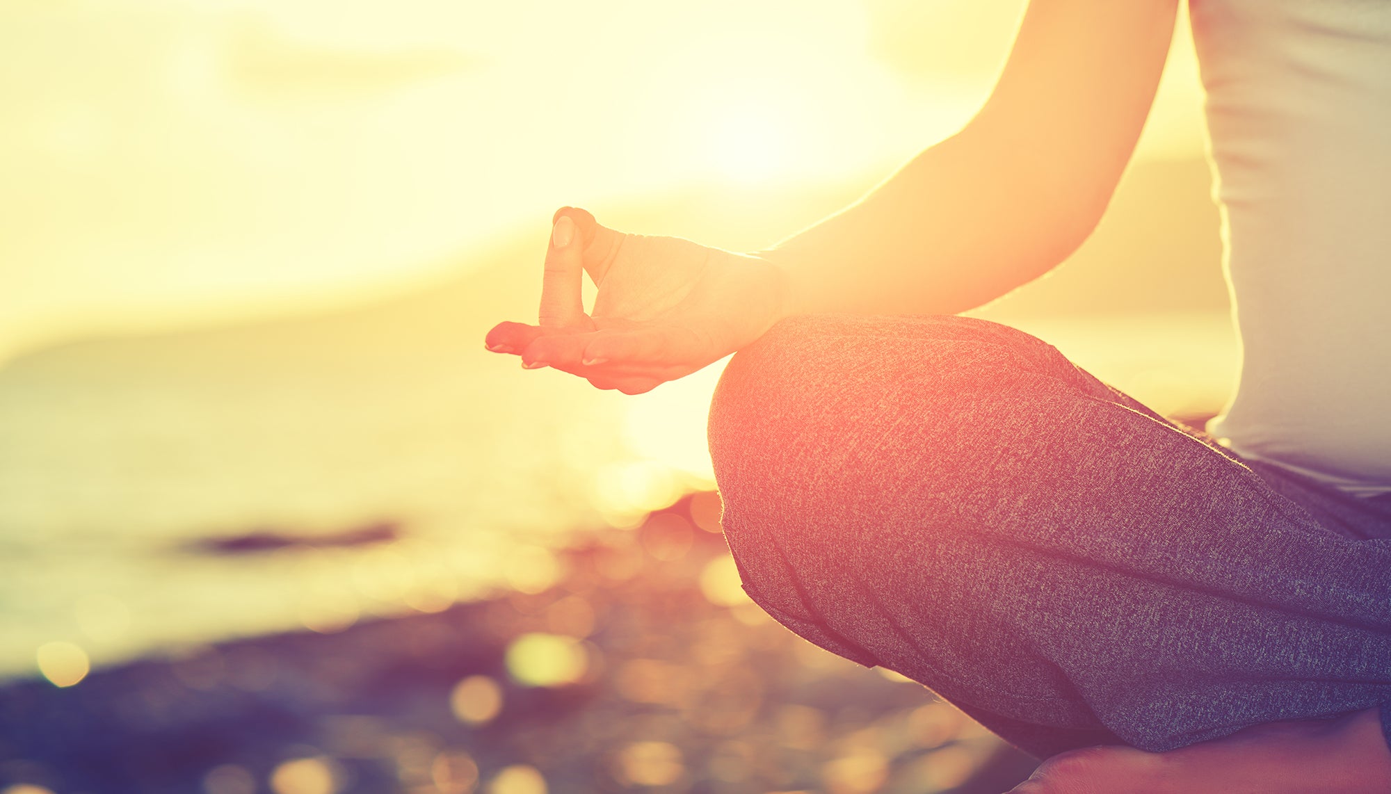 Practice Mindfulness Meditation with Aromatherapy: 5 Exercises to Keep you Grounded